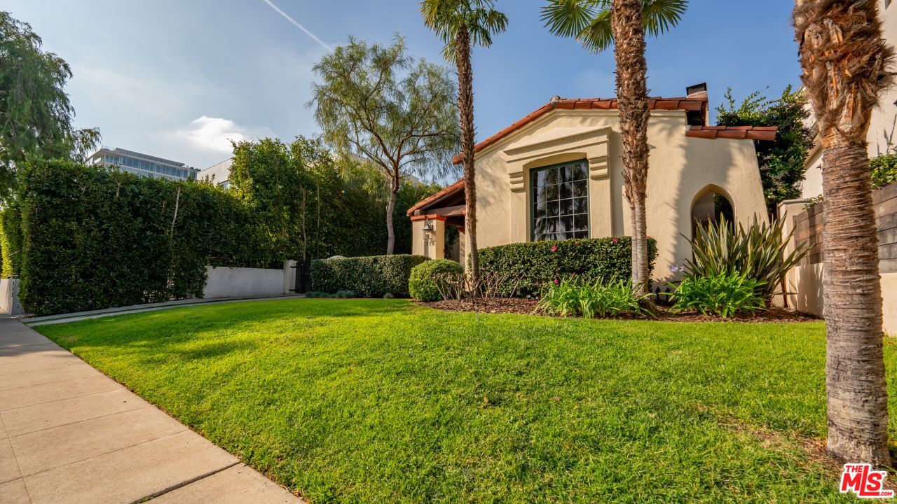 119 S Almont Dr