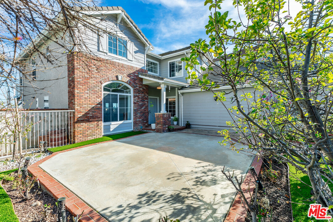 24701 Stonegate Dr