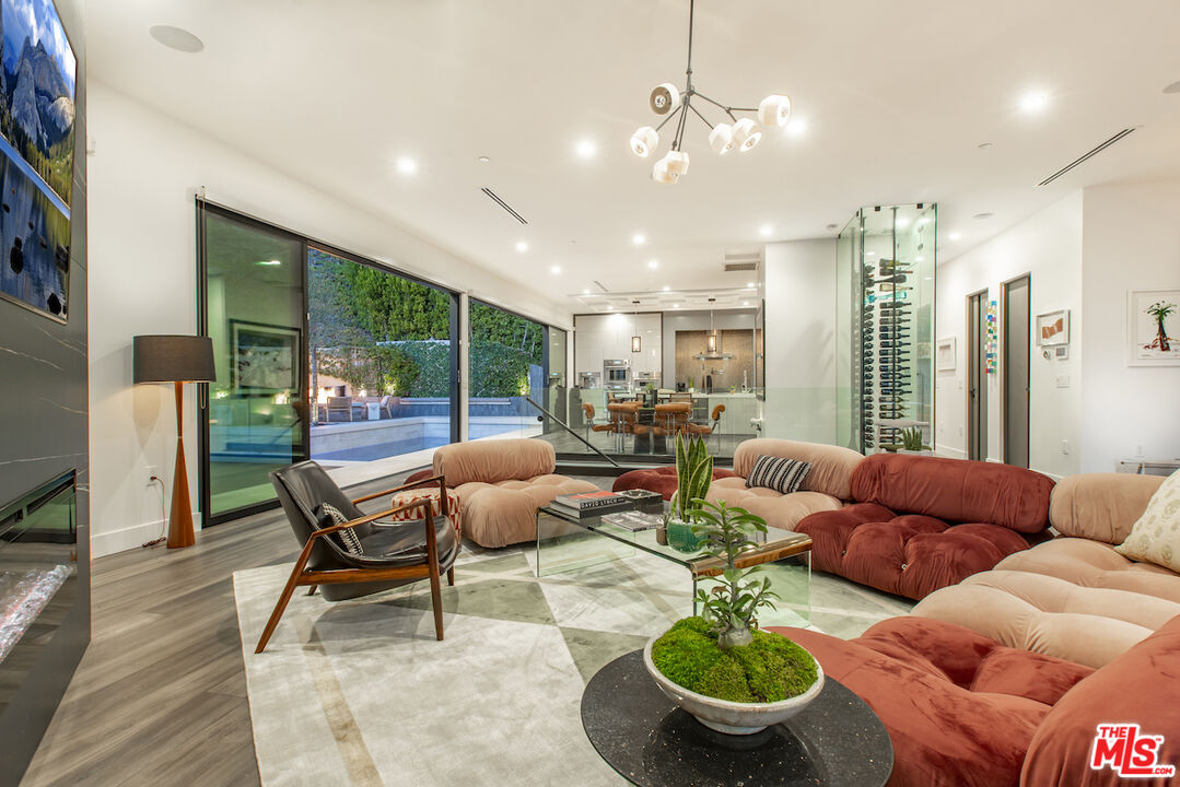 8145 Willow Glen Rd