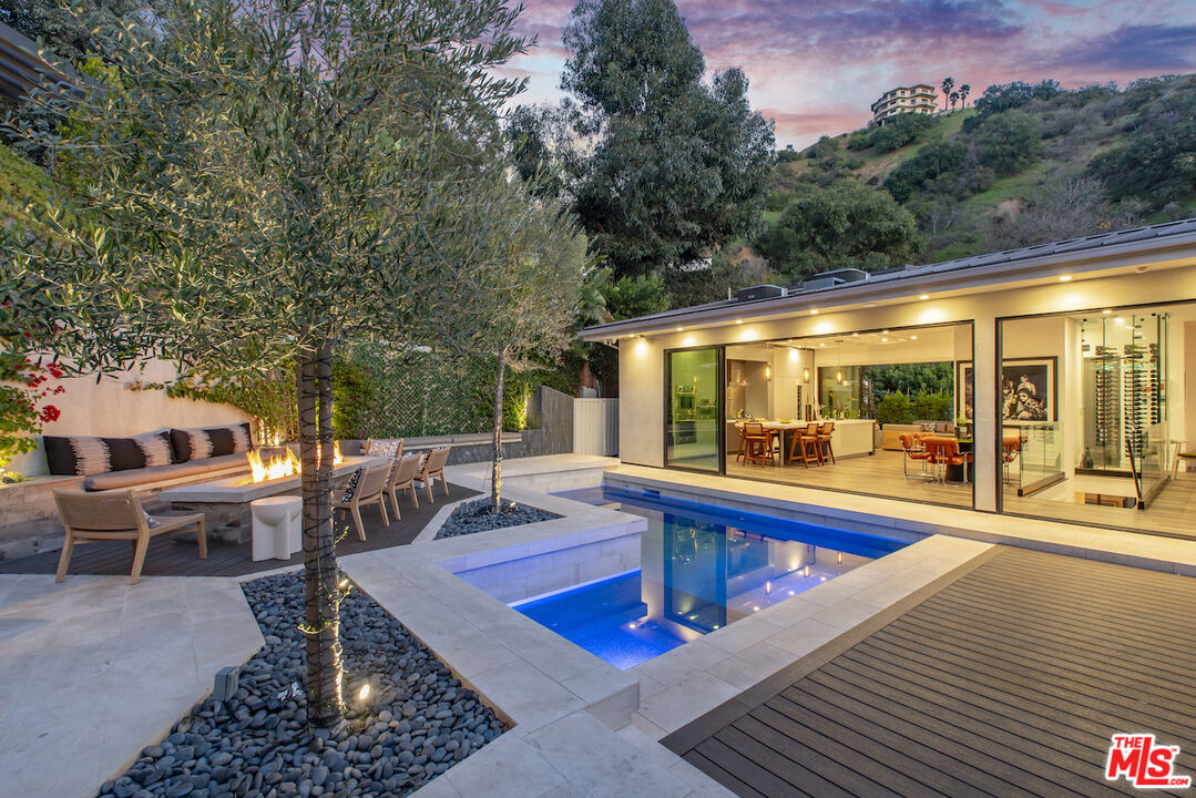 8145 Willow Glen Rd