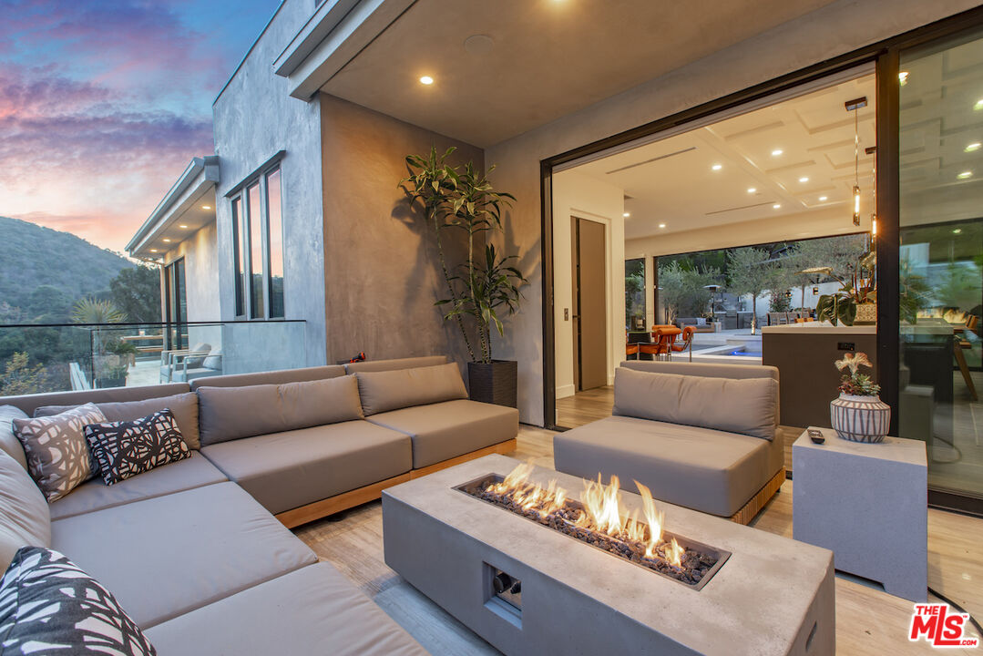 8145 Willow Glen Rd