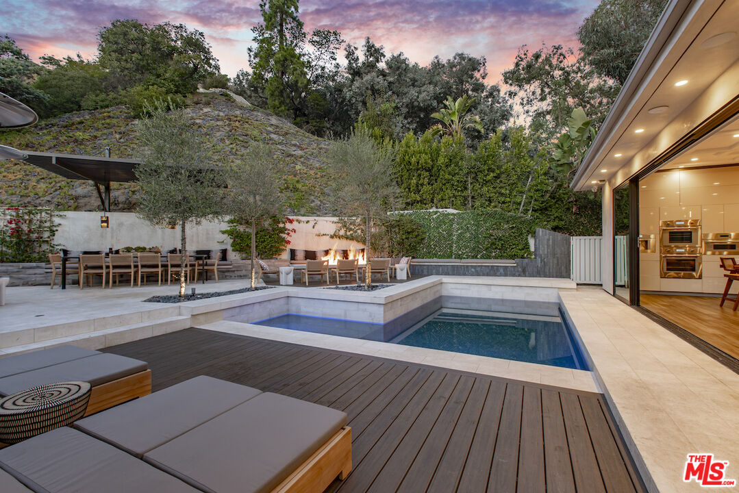 8145 Willow Glen Rd