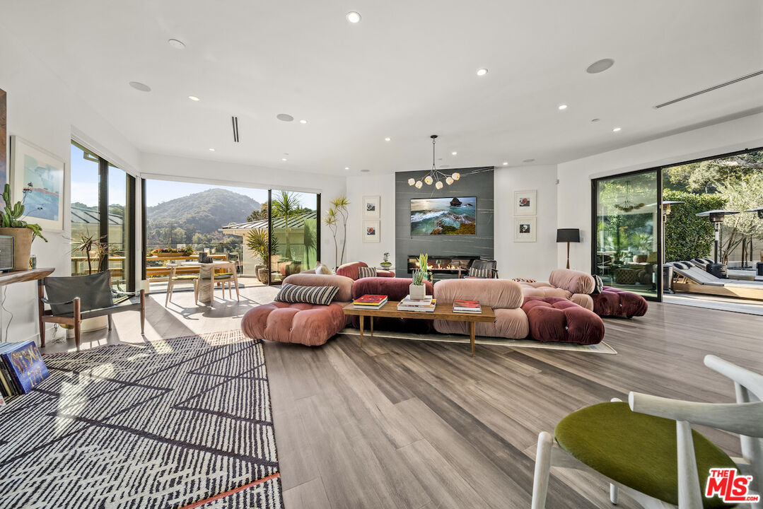 8145 Willow Glen Rd