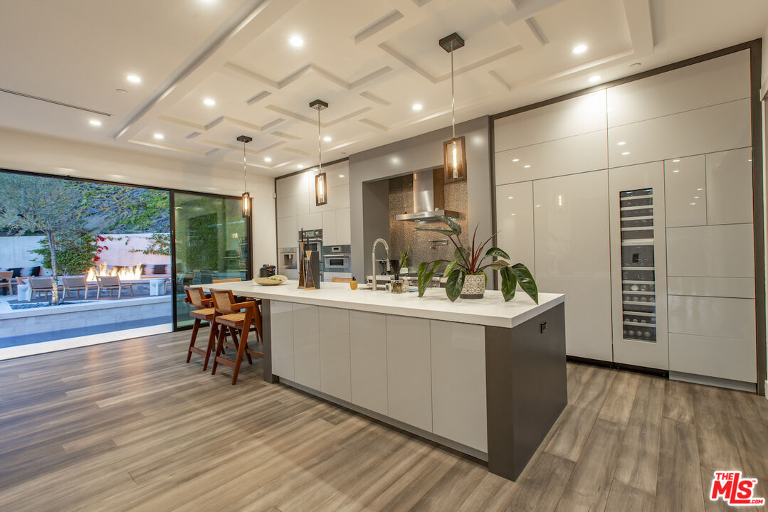 8145 Willow Glen Rd