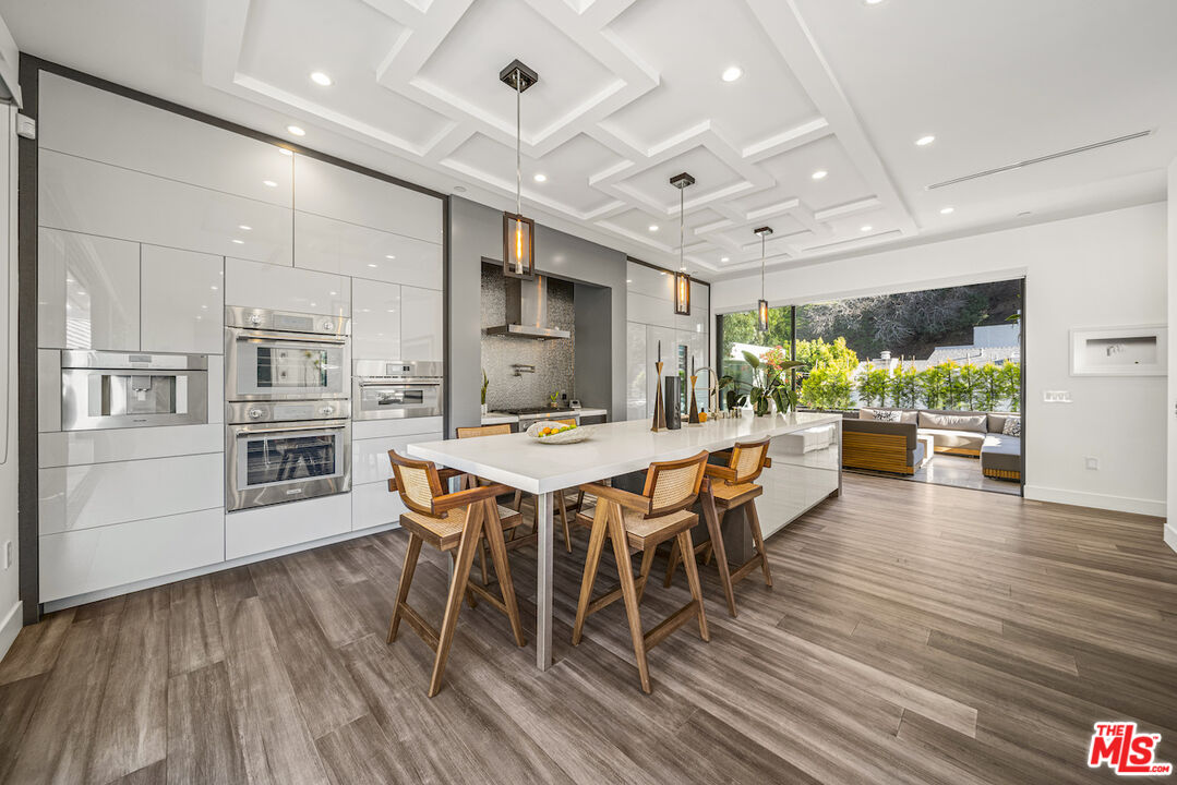 8145 Willow Glen Rd