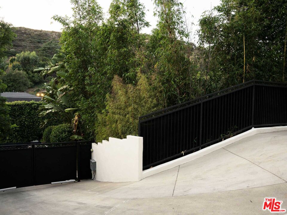 2172 Coldwater Canyon Dr