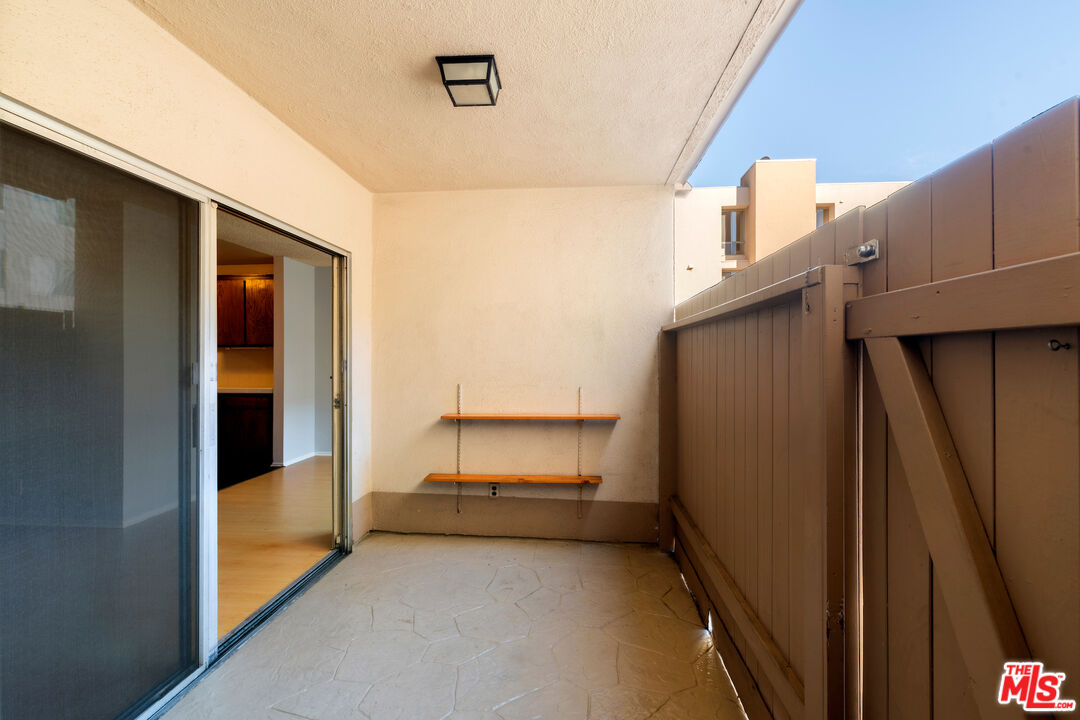927 N Kings Rd Unit: 114