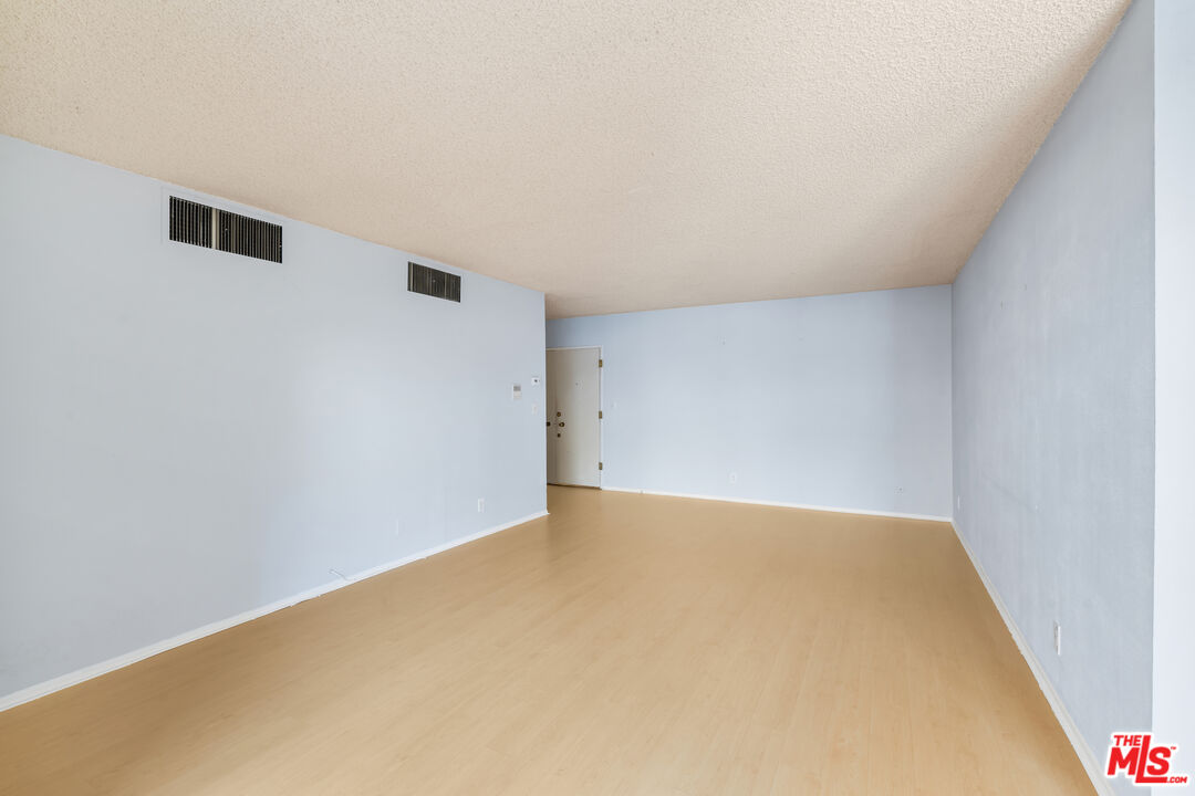927 N Kings Rd Unit: 114