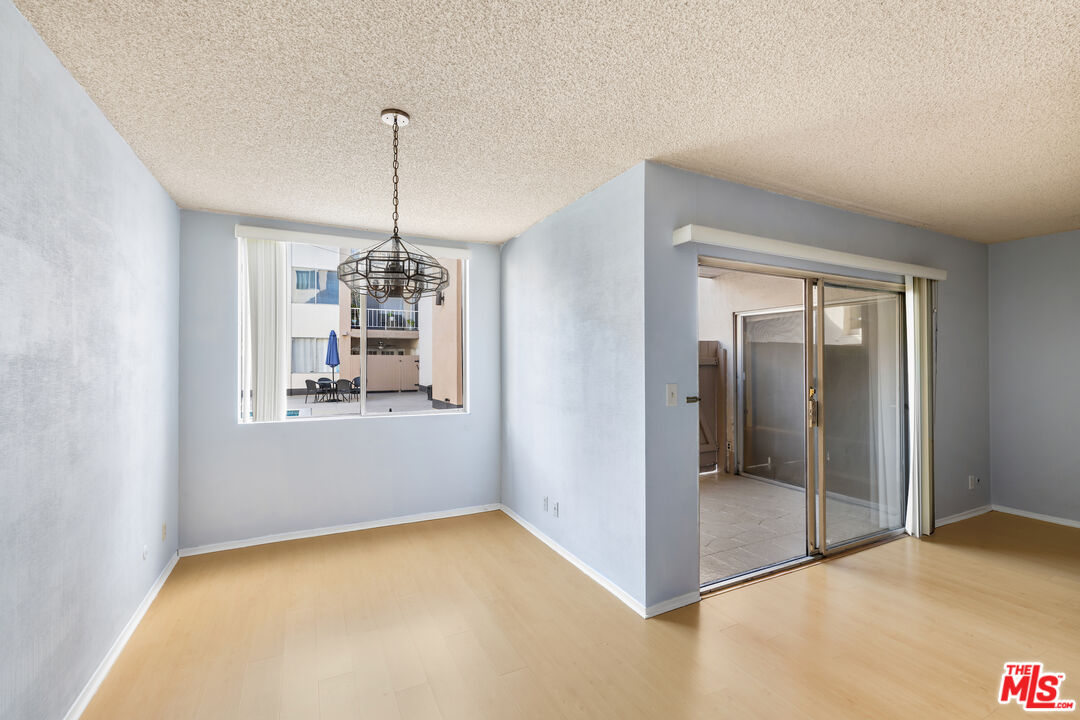 927 N Kings Rd Unit: 114