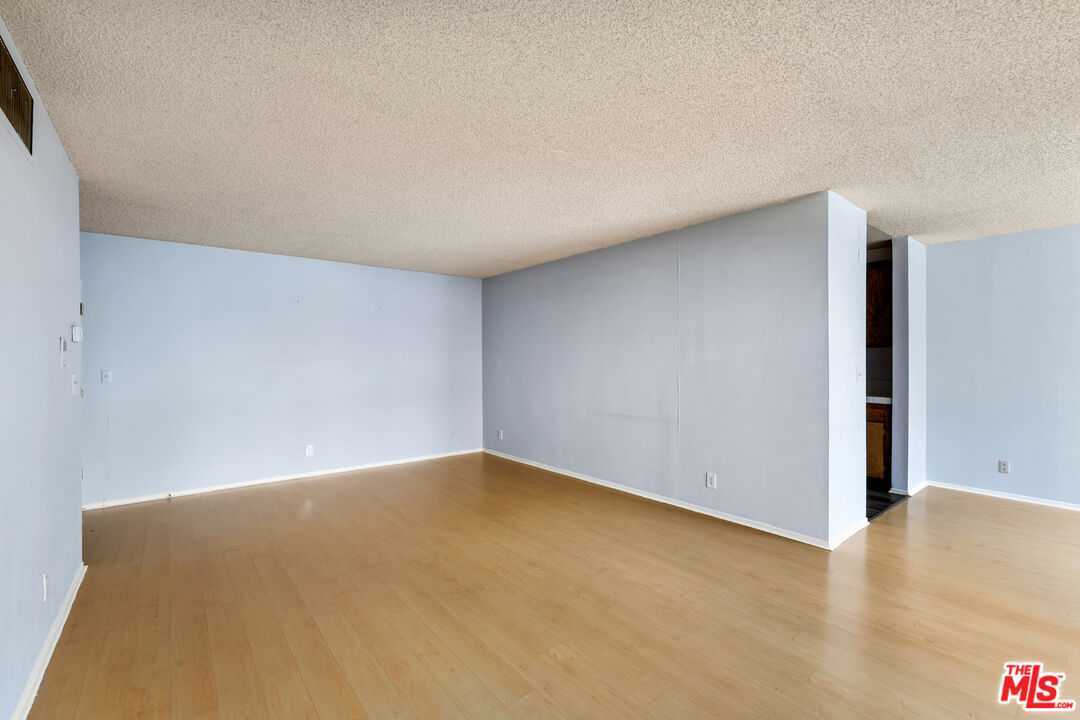 927 N Kings Rd Unit: 114
