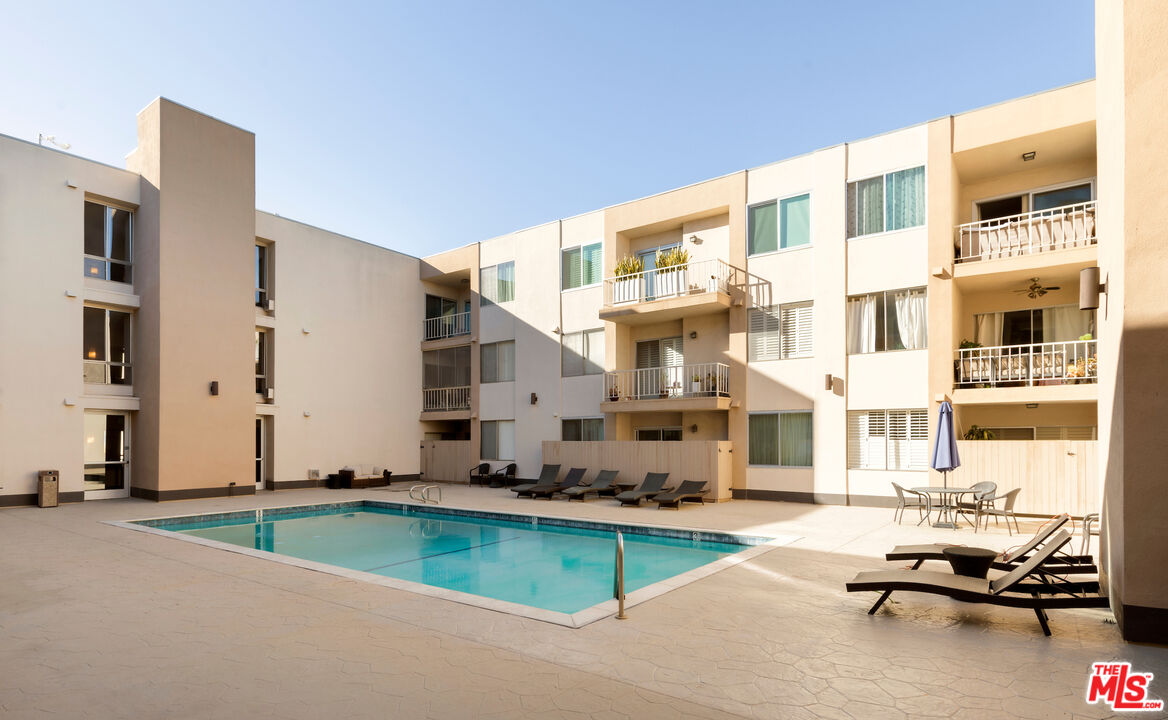 927 N Kings Rd Unit: 114