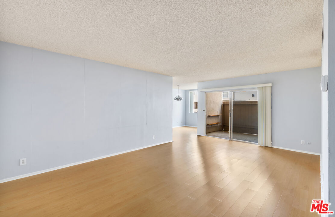 927 N Kings Rd Unit: 114