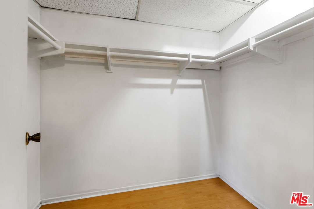 927 N Kings Rd Unit: 114
