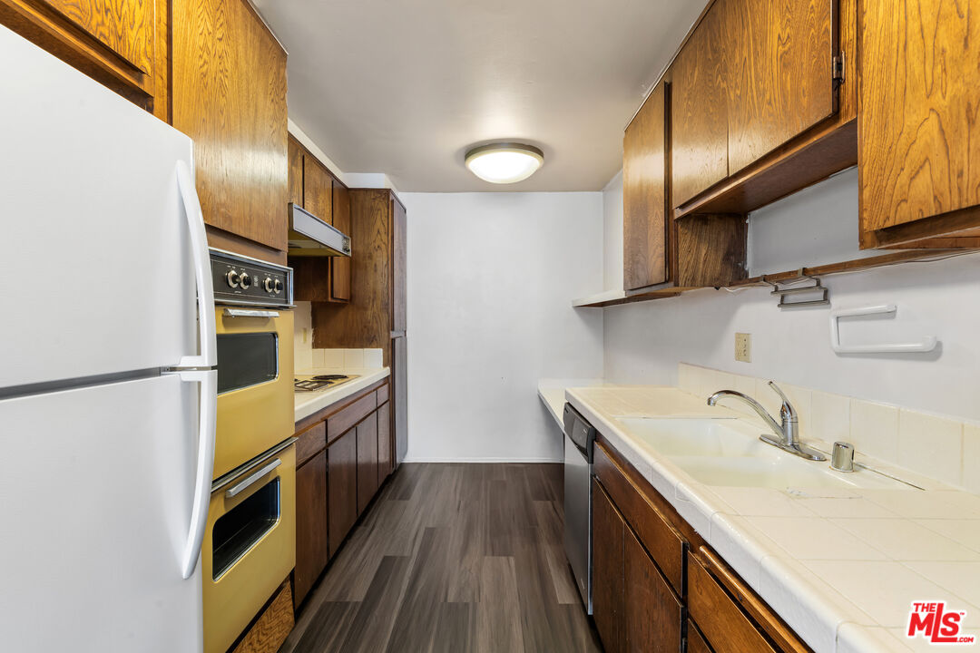 927 N Kings Rd Unit: 114