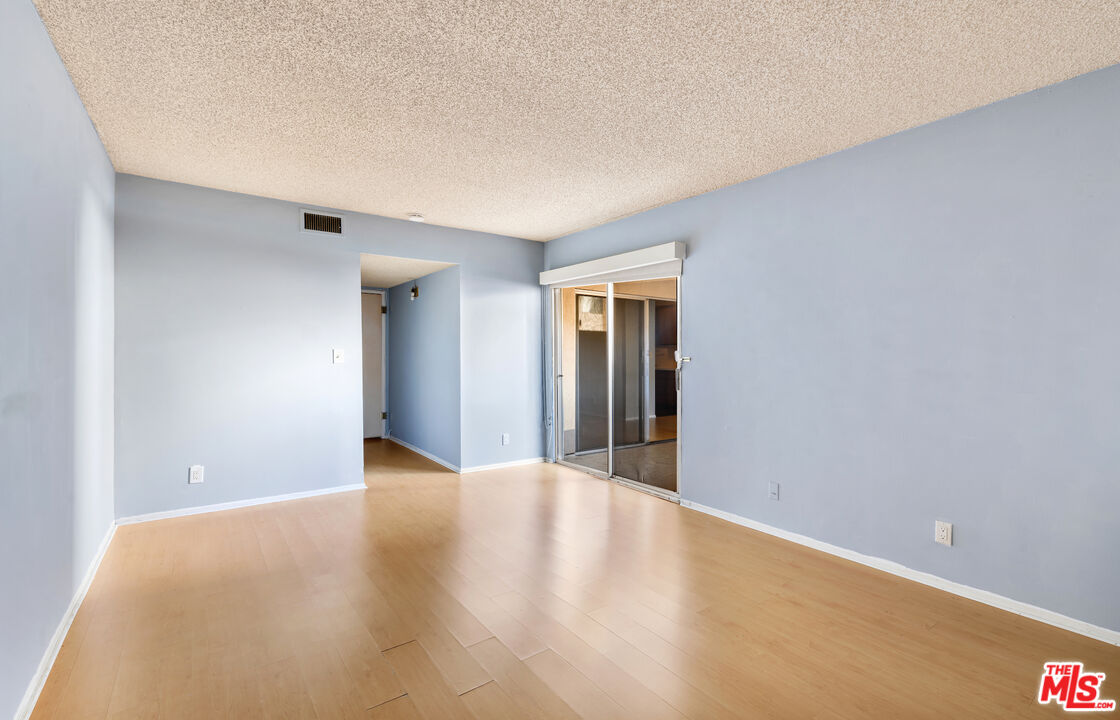 927 N Kings Rd Unit: 114