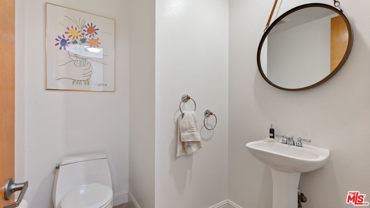 1521 Greenfield Ave Unit: 305