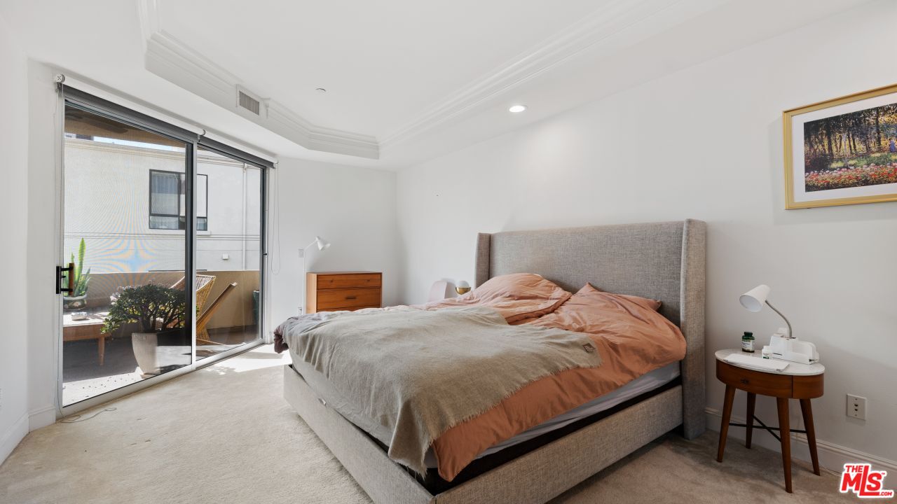 1521 Greenfield Ave Unit: 305
