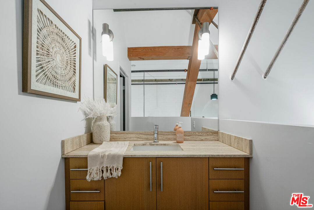 530 S Hewitt St Unit: 517