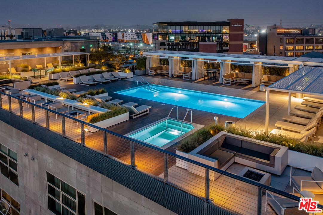 530 S Hewitt St Unit: 517