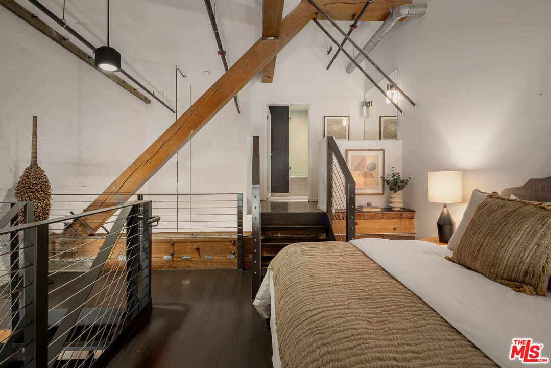 530 S Hewitt St Unit: 517