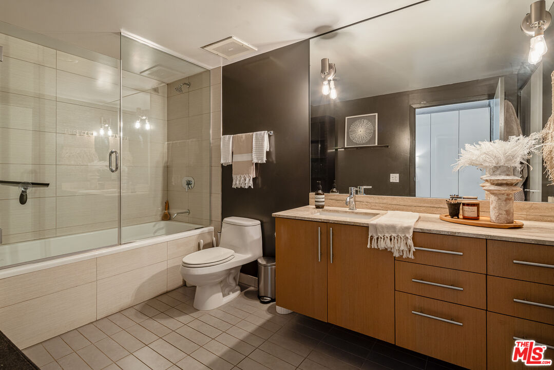 530 S Hewitt St Unit: 517