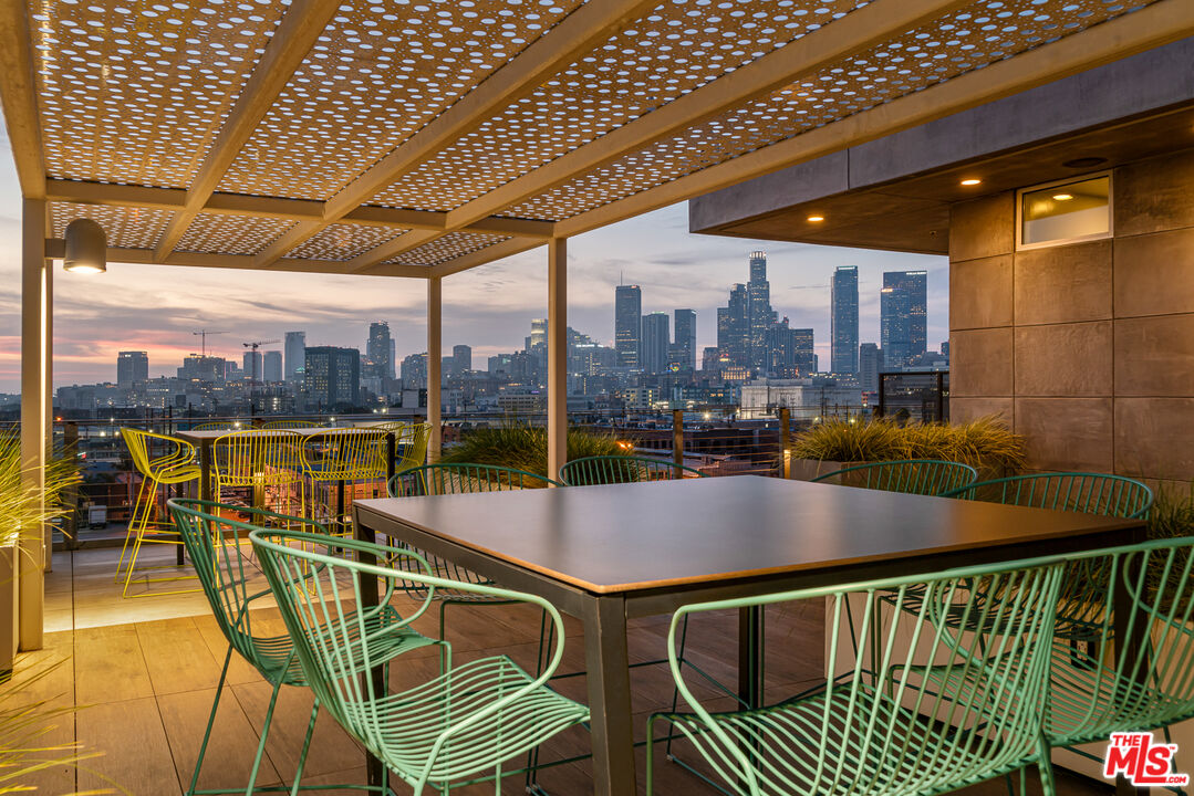 530 S Hewitt St Unit: 517