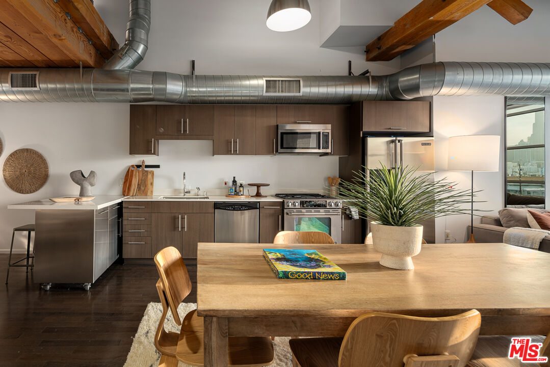 530 S Hewitt St Unit: 517