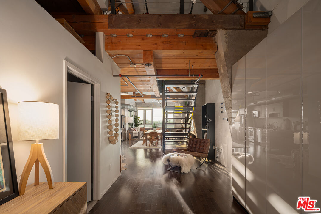 530 S Hewitt St Unit: 517
