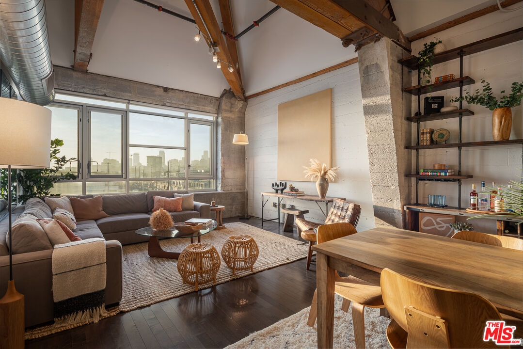 530 S Hewitt St Unit: 517