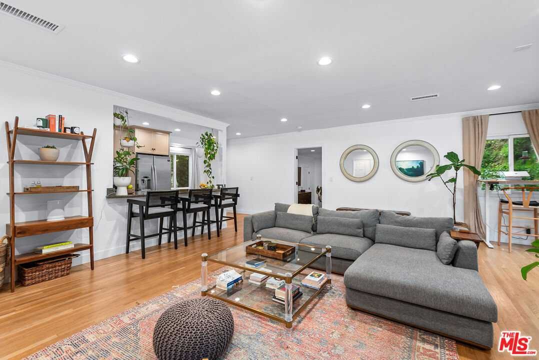 2621 MANDEVILLE CANYON RD