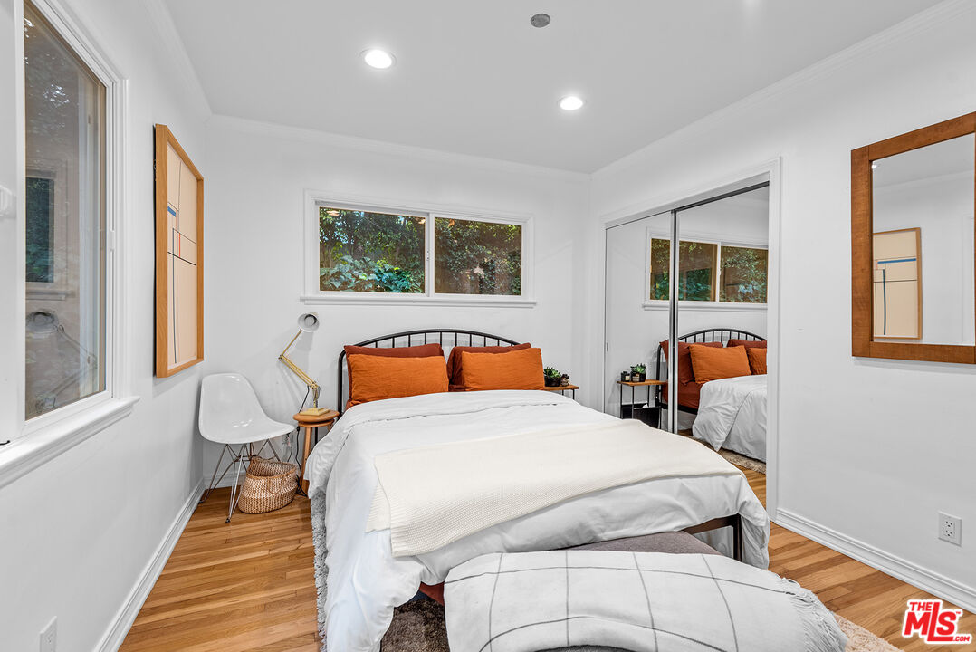 2621 MANDEVILLE CANYON RD