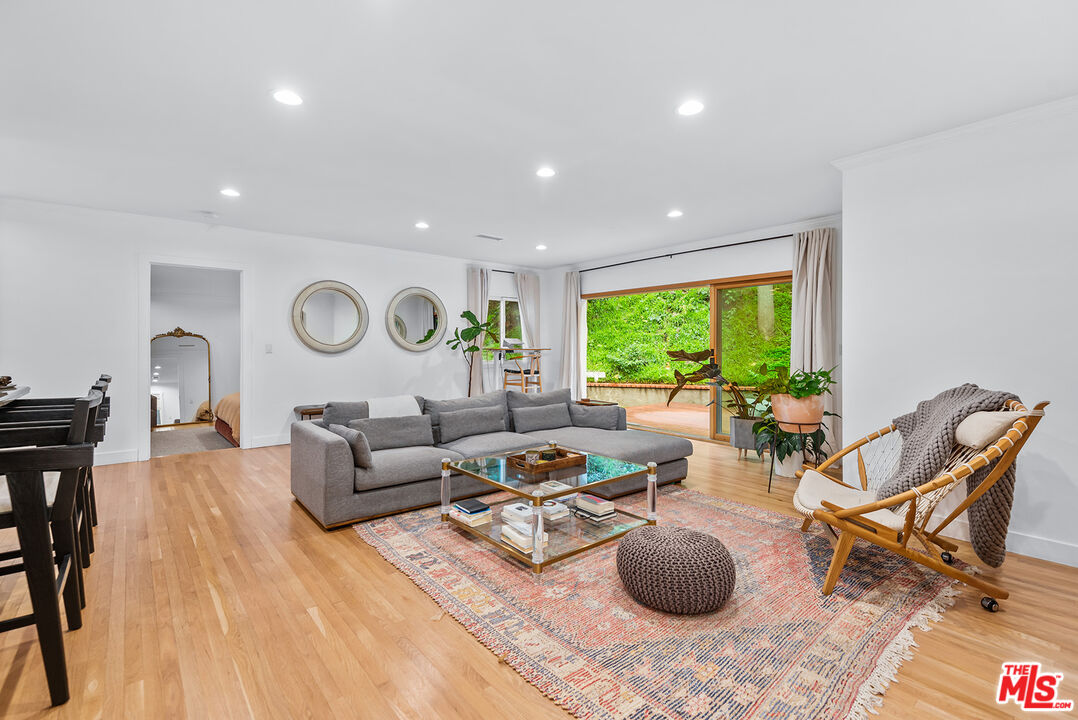 2621 MANDEVILLE CANYON RD