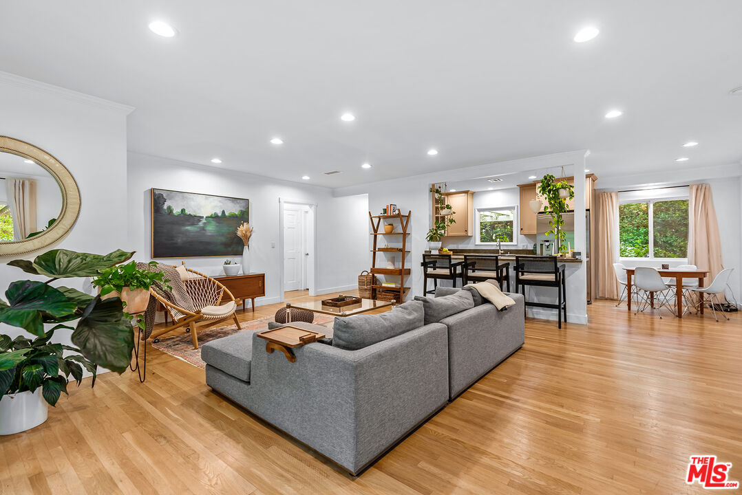 2621 MANDEVILLE CANYON RD