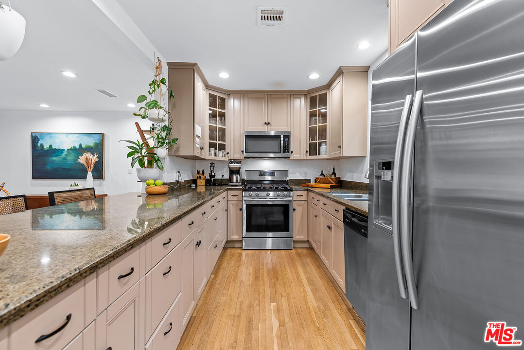 2621 MANDEVILLE CANYON RD