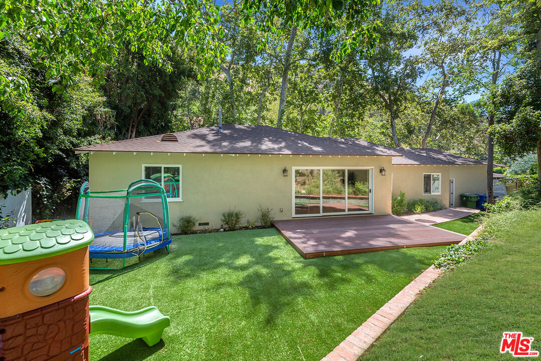 2621 MANDEVILLE CANYON RD
