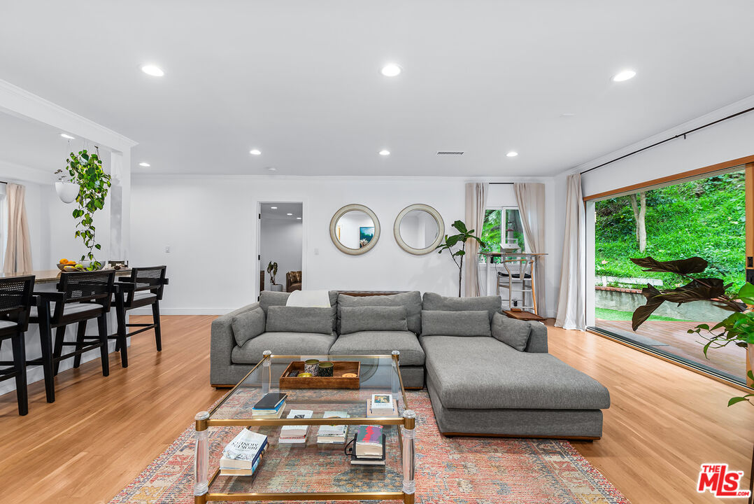 2621 MANDEVILLE CANYON RD
