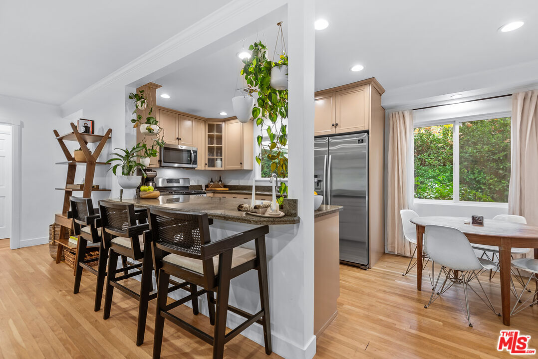2621 MANDEVILLE CANYON RD
