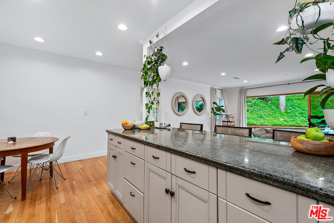 2621 MANDEVILLE CANYON RD