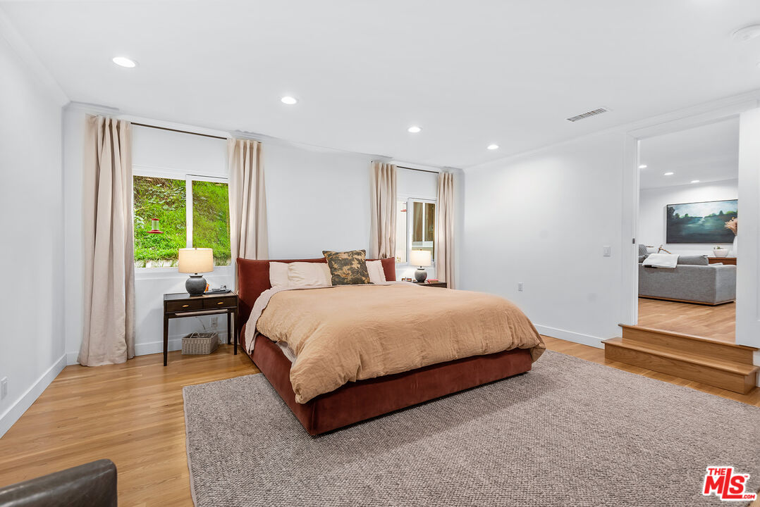 2621 MANDEVILLE CANYON RD