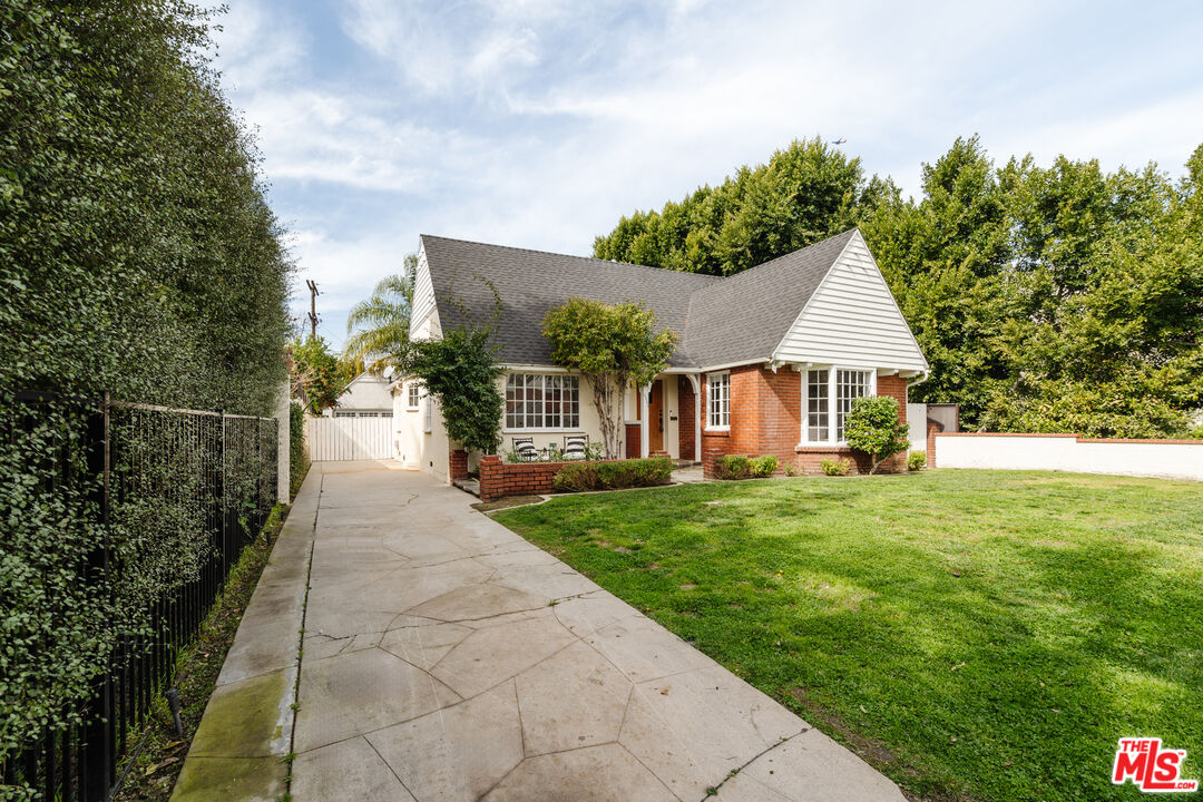 4239 Denny Ave