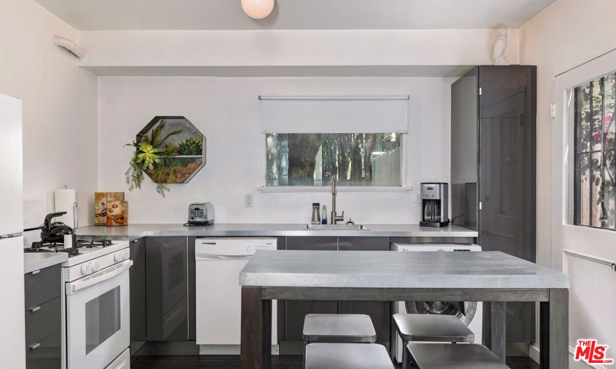806 Westmount Dr Unit: #3