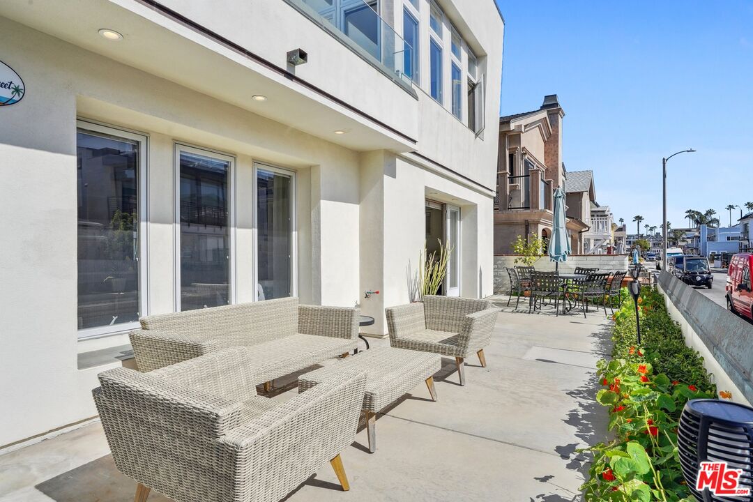 111 39th St