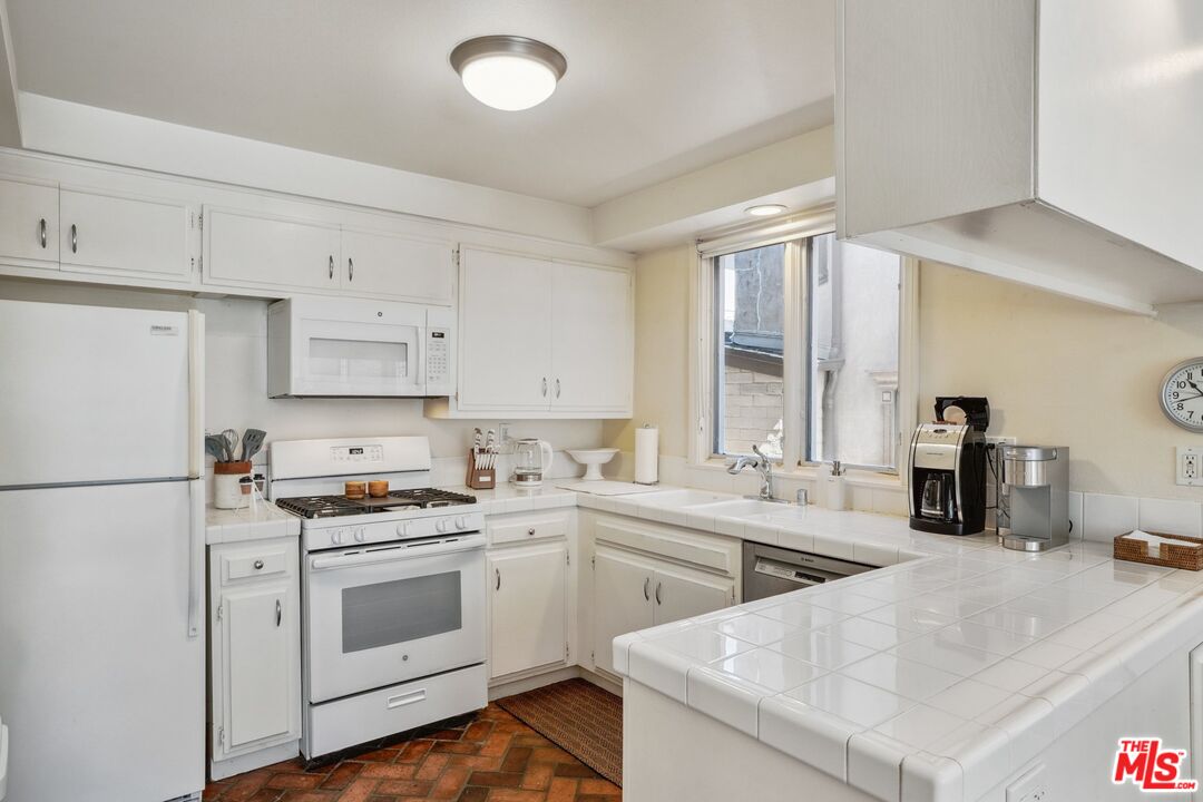 111 39th St