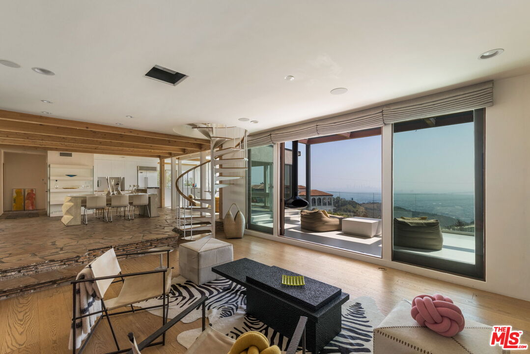 2443 Solar Dr
