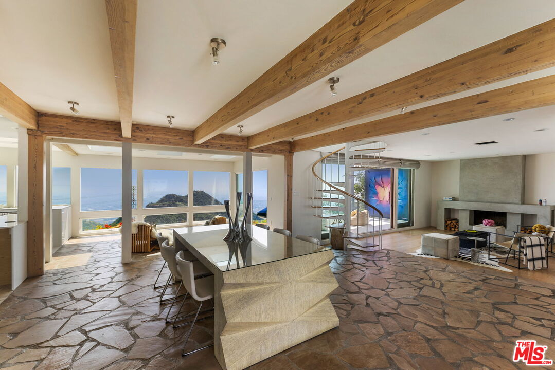 2443 Solar Dr