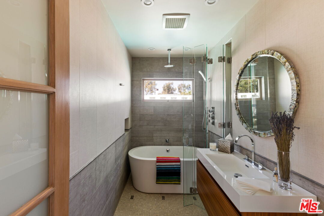 2443 Solar Dr