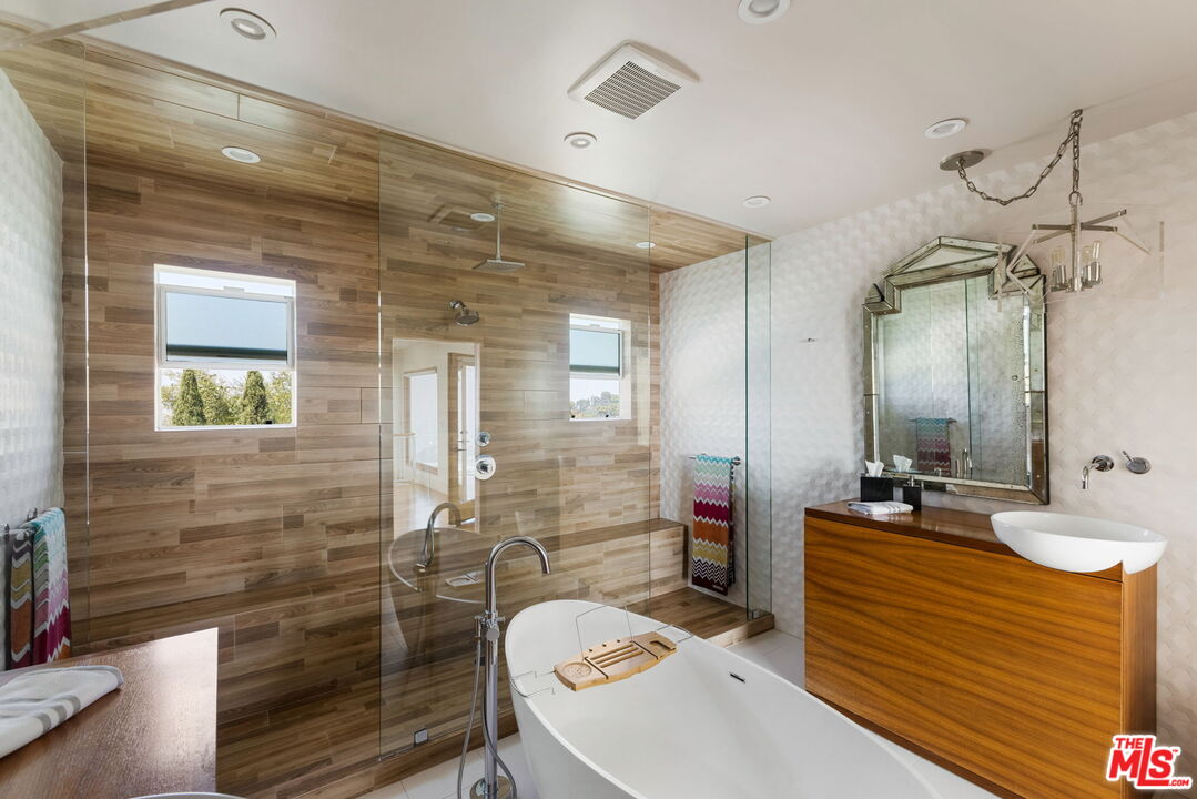 2443 Solar Dr