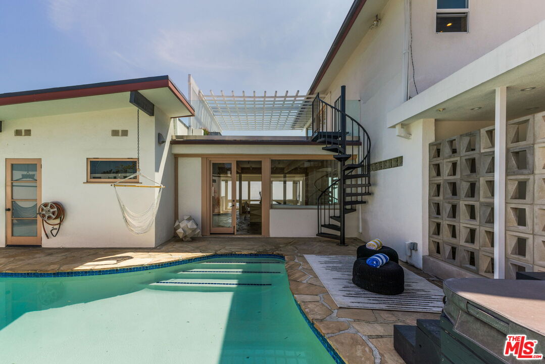 2443 Solar Dr