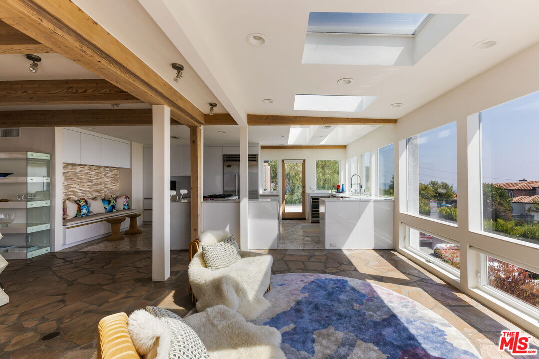 2443 Solar Dr