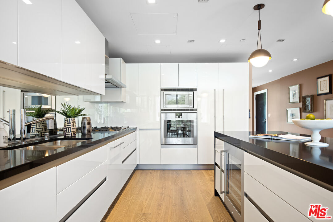 9000 W 3rd St Unit: 207